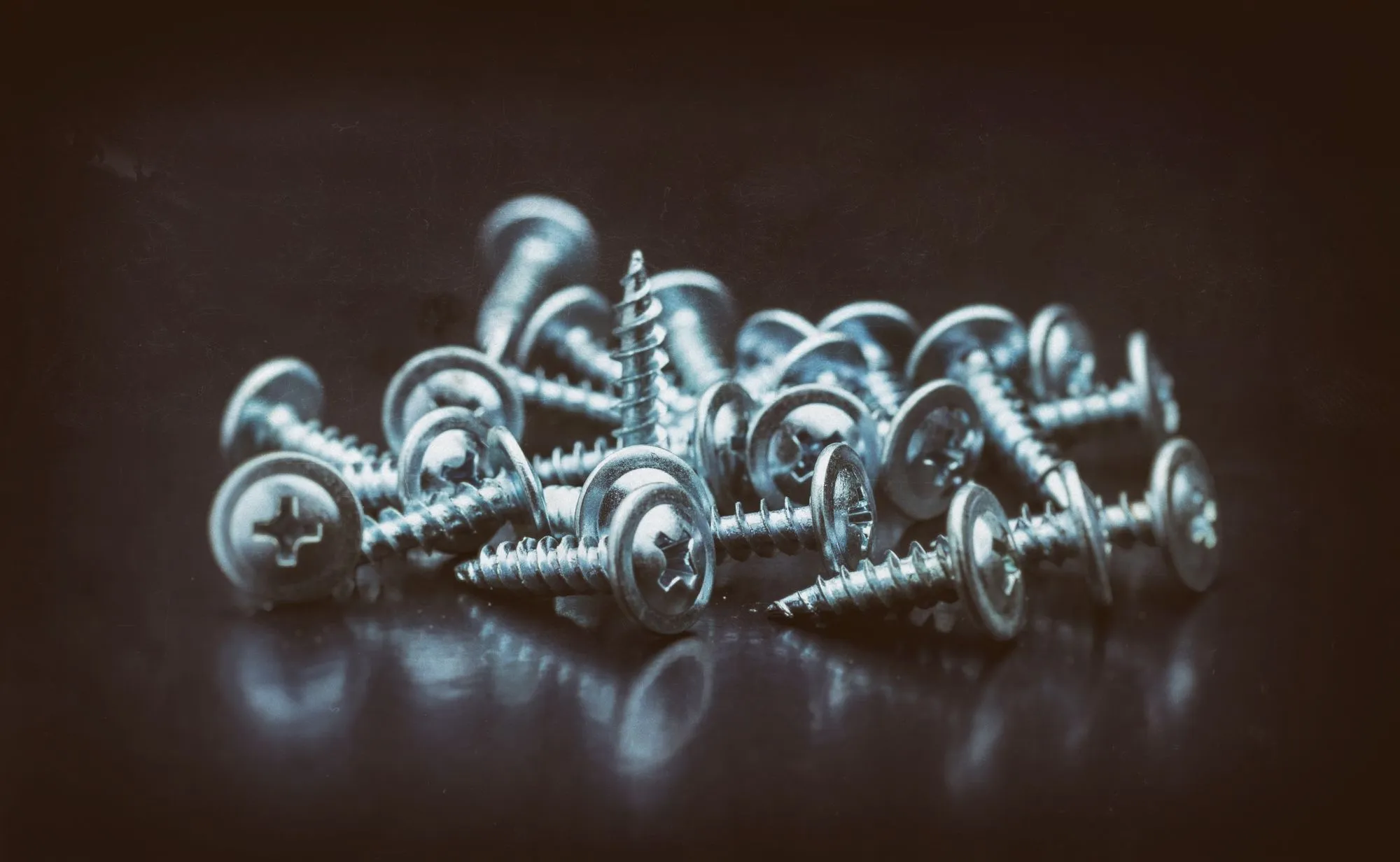 Identifying screws, a practical case study for visual search